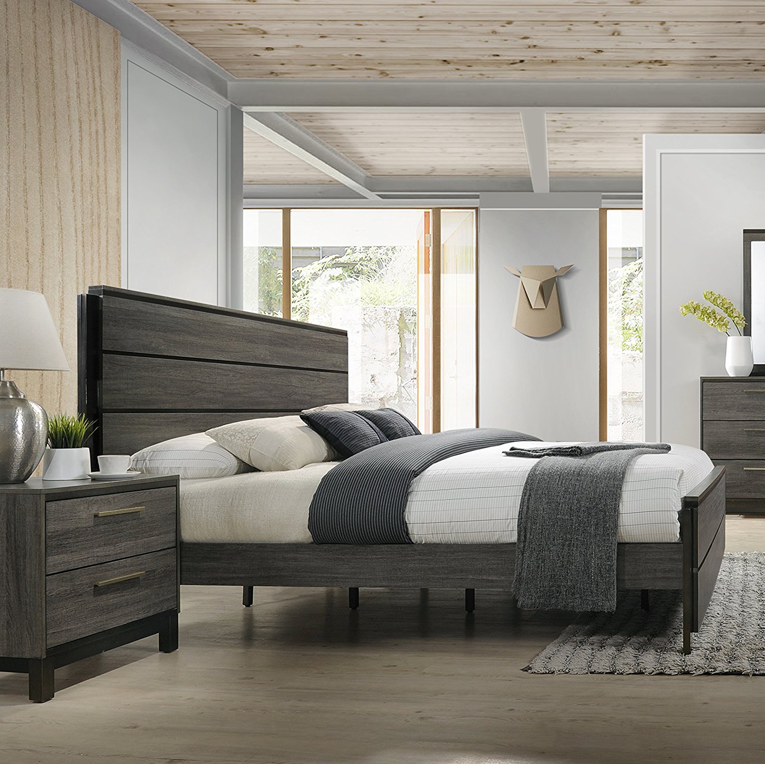 Roundhill Furniture Ioana 187 Antique Grey Finish Wood Queen Size Bed